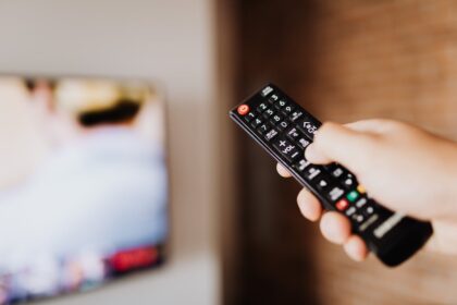 Televisie kijken op vakantie: zo blijf je overal verbonden