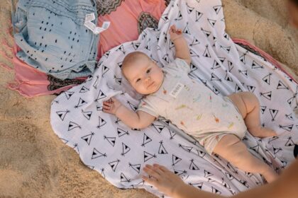 Met een baby op vakantie? – Deze 8 producten maken reizen veel makkelijker